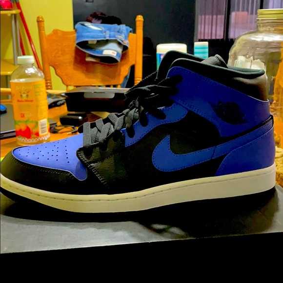 Air Jordan 1 mid
